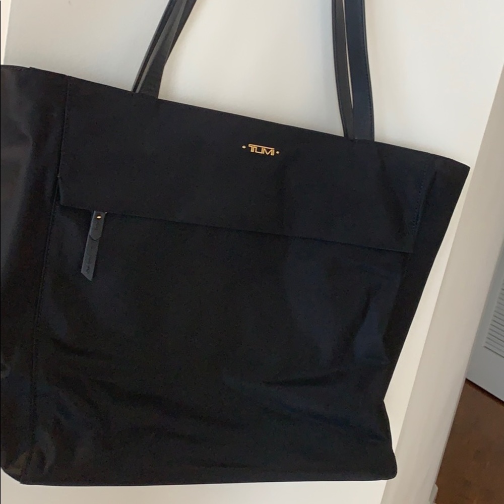 Tumi m-tote in black